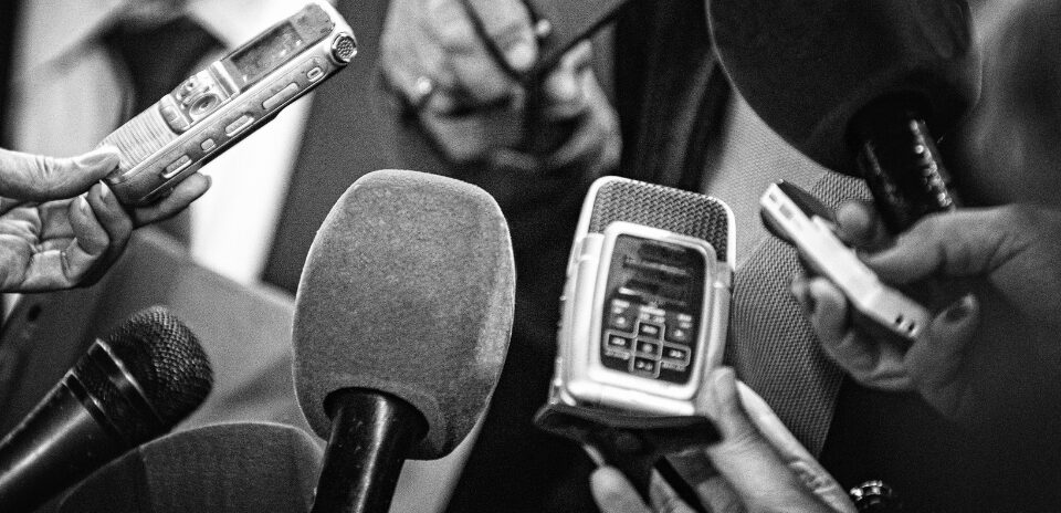 Dos and Donts for using AI for PR from a real PR Consultant. Image shows a black and white photograph of press reporters with microphones and tape recorders.